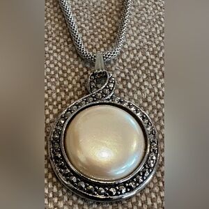Vintage 1993 Avon Heirloom Riches Faux Pearl
Pendant, 19” Silver Tone Chain EUC